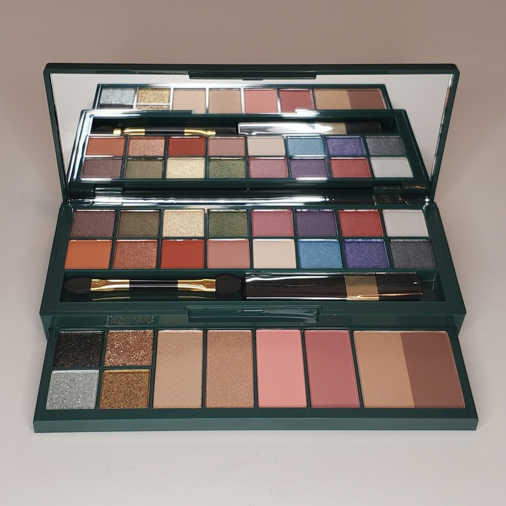 ⭐Host Pick⭐ Avon x fmg Glimmer Bejeweled Mega Palette